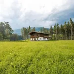 Chalet In Jochberg With Sauna & Mountain Views Hollersbach im Pinzgau