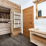 Chalet In Jochberg With Sauna & Mountain Views Hollersbach im Pinzgau
