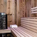 Chalet In Jochberg With Sauna & Mountain Views Hollersbach im Pinzgau