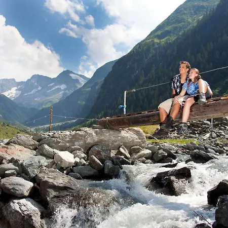 In Jochberg With Sauna & Mountain Views Холлерсбах (Пинцгау)