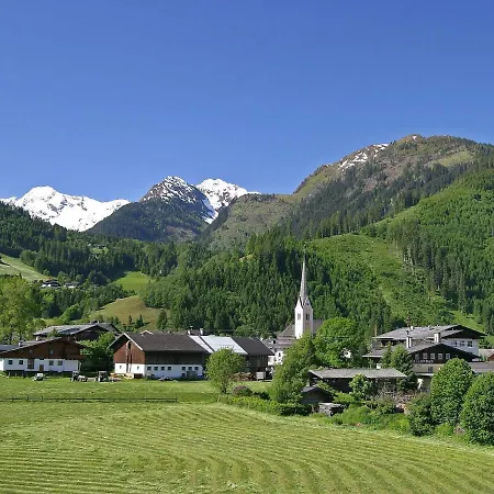 In Jochberg With Sauna & Mountain Views * Hollersbach im Pinzgau